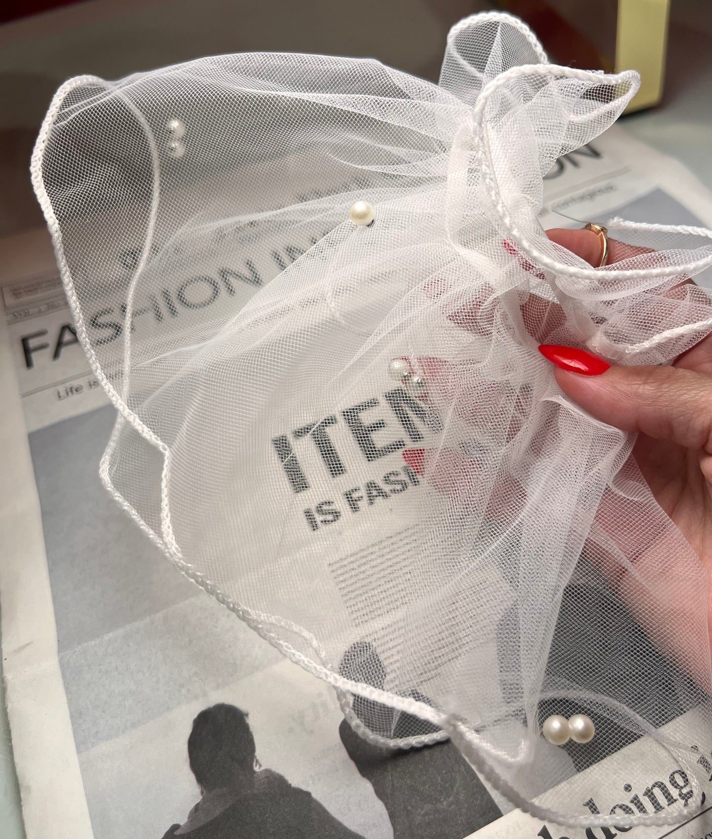 Manga de tul con perlas – ideal para fotos profesionales